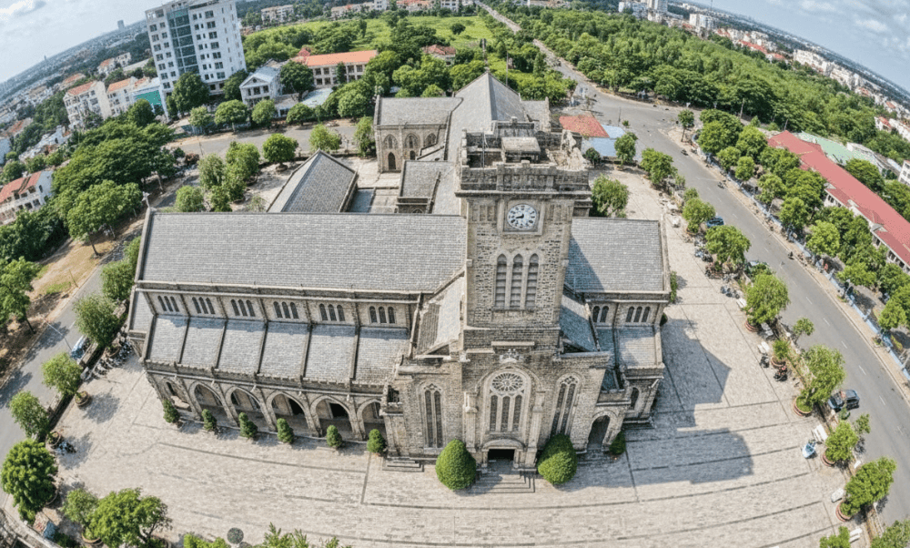 Visiting during early morning hours offers a serene atmosphere and cooler temperatures, making it an ideal time for reflection and photography